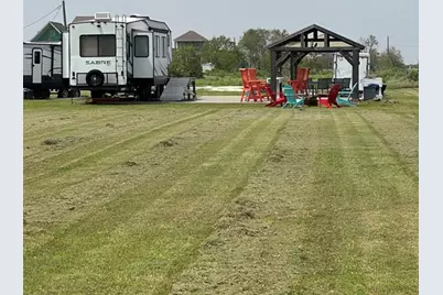 170 Jewel Drive, Crystal Beach, TX 77650 - Photo 7