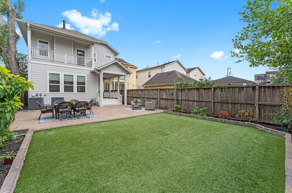 711 Waverly, Houston TX  77007-1442 exterior