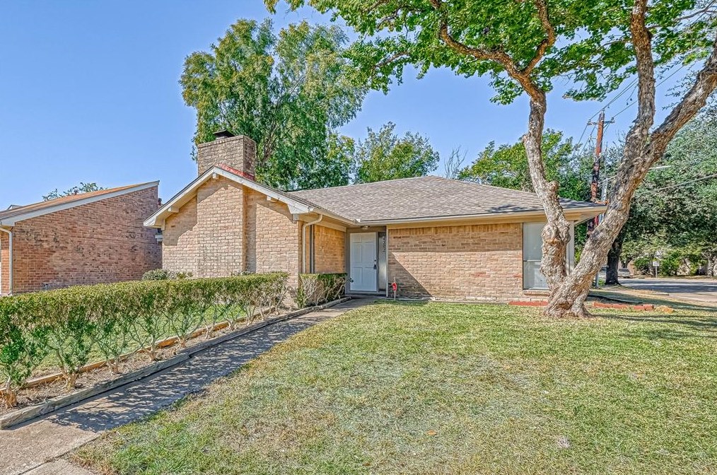 4302 Wildacres Dr, Houston TX  77072-1940 exterior