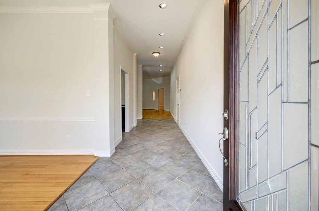 1290 Seamist Dr, Houston TX  77008-6146 exterior