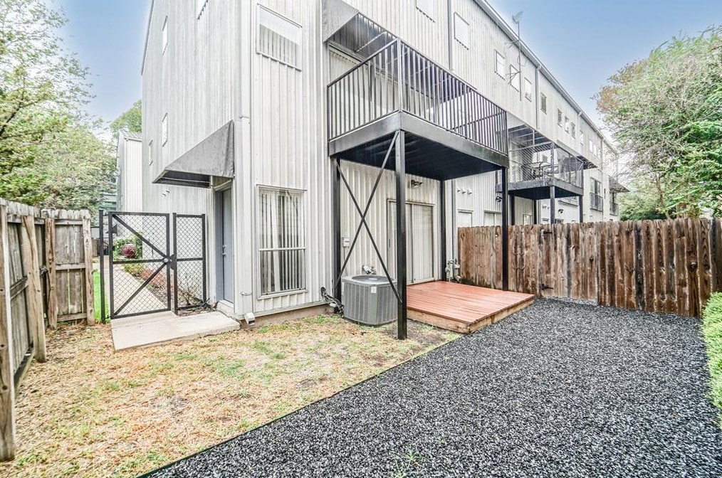 5214 Blossom St, Houston TX  77007-5206 exterior