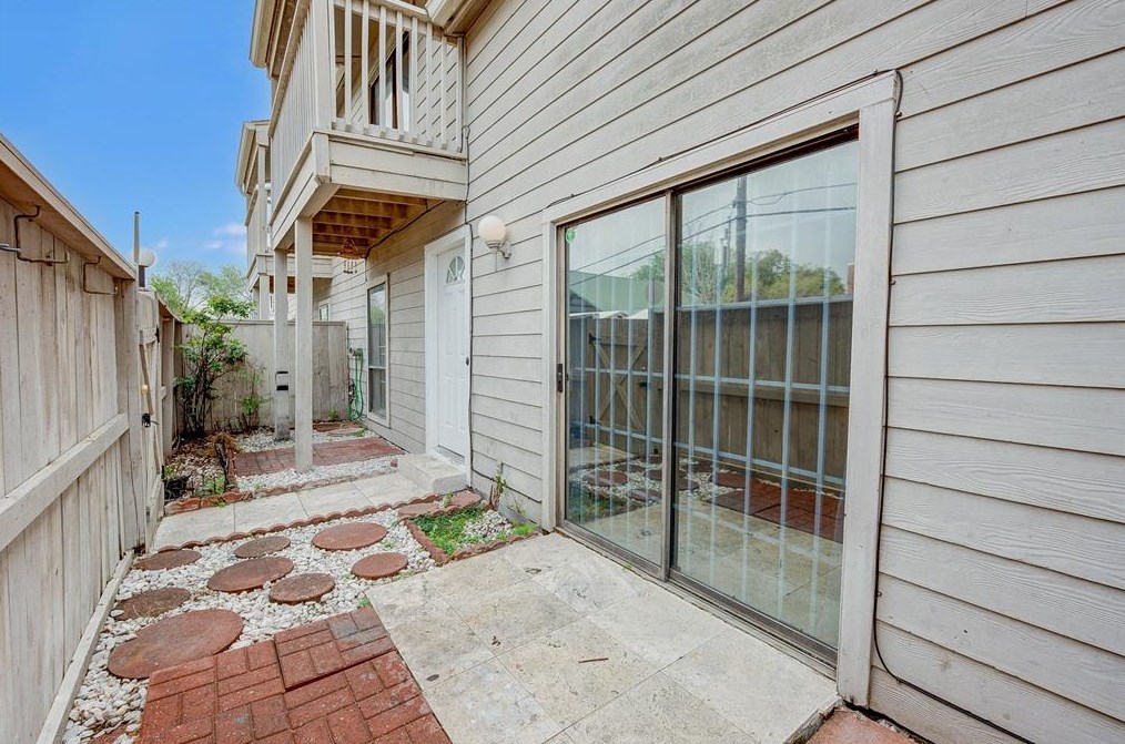 9548 Windswept Ln, Houston TX  77063-5258 exterior