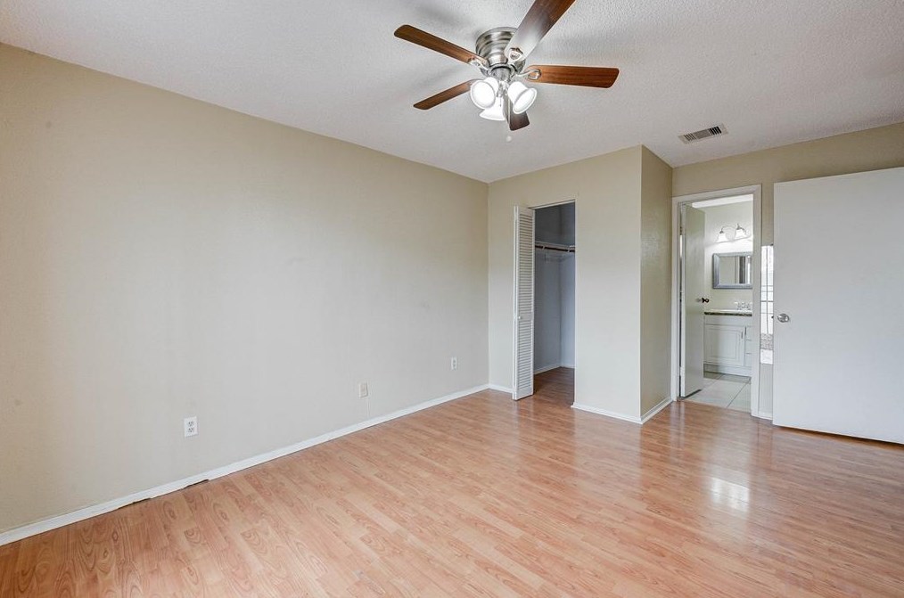 9548 Windswept Ln, Houston TX  77063-5258 exterior