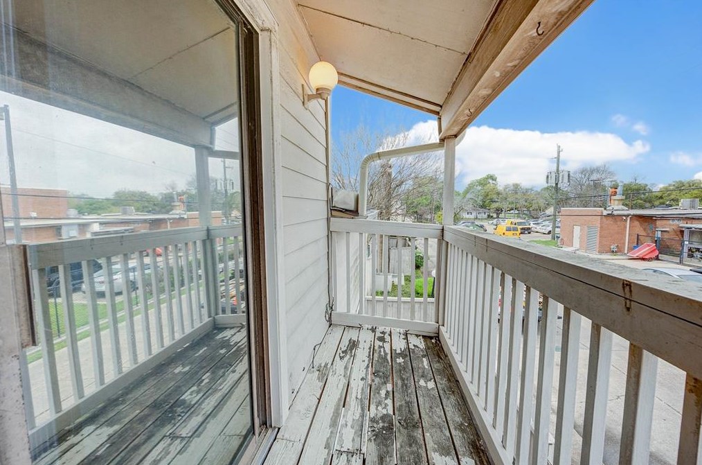 9548 Windswept Ln, Houston TX  77063-5258 exterior