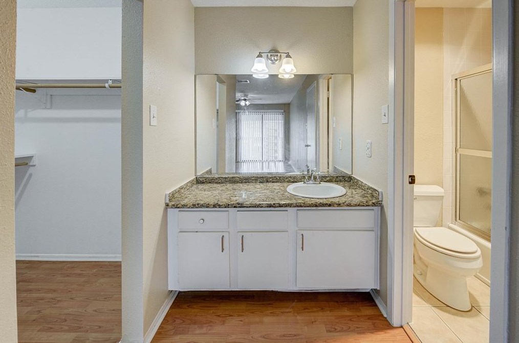 9548 Windswept Ln, Houston TX  77063-5258 exterior
