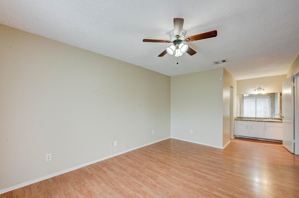 9548 Windswept Ln, Houston TX  77063-5258 exterior
