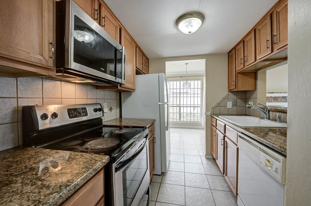 9548 Windswept Ln, Houston TX  77063-5258 exterior