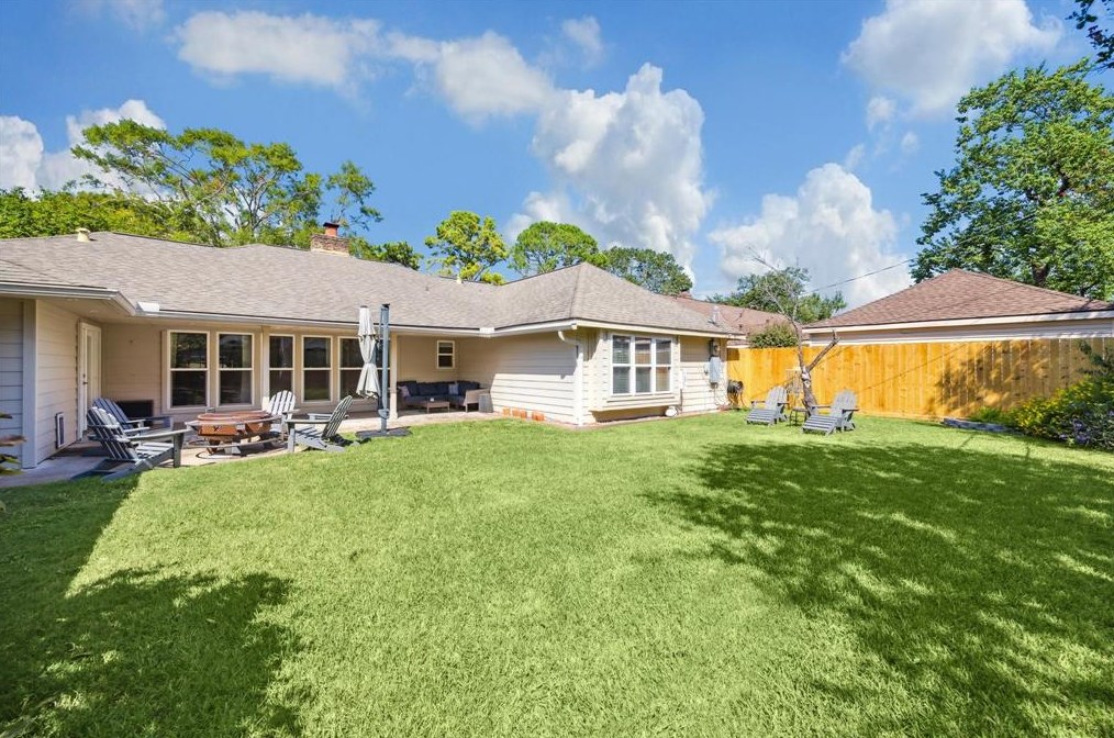 9835 Emnora Ln, Houston TX  77080-4422 exterior