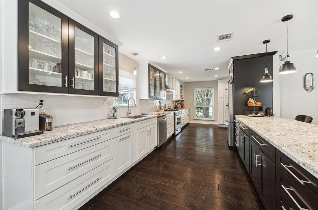 9835 Emnora Ln, Houston TX  77080-4422 exterior