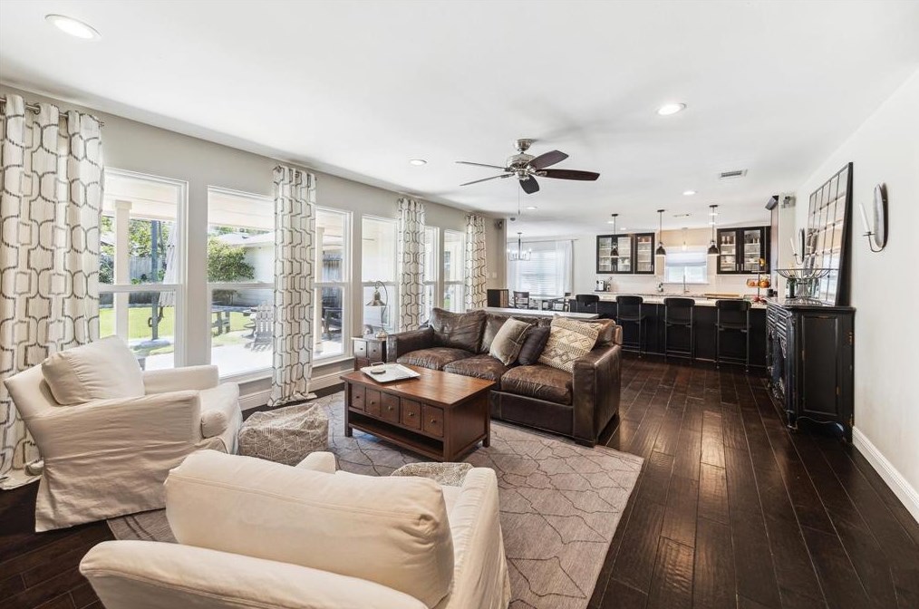 9835 Emnora Ln, Houston TX  77080-4422 exterior