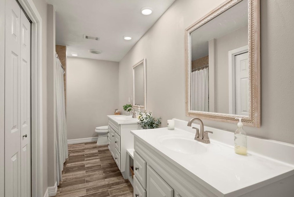 2211 Silver Oaks St, Roman Forest TX 77357-3105 exterior