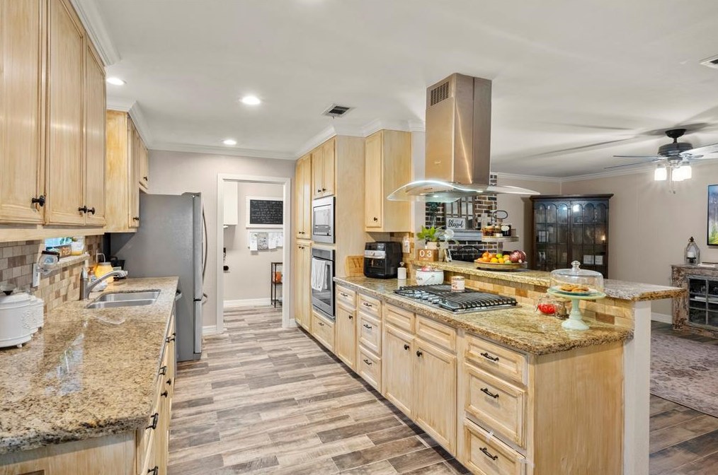 2211 Silver Oaks St, Roman Forest TX 77357-3105 exterior