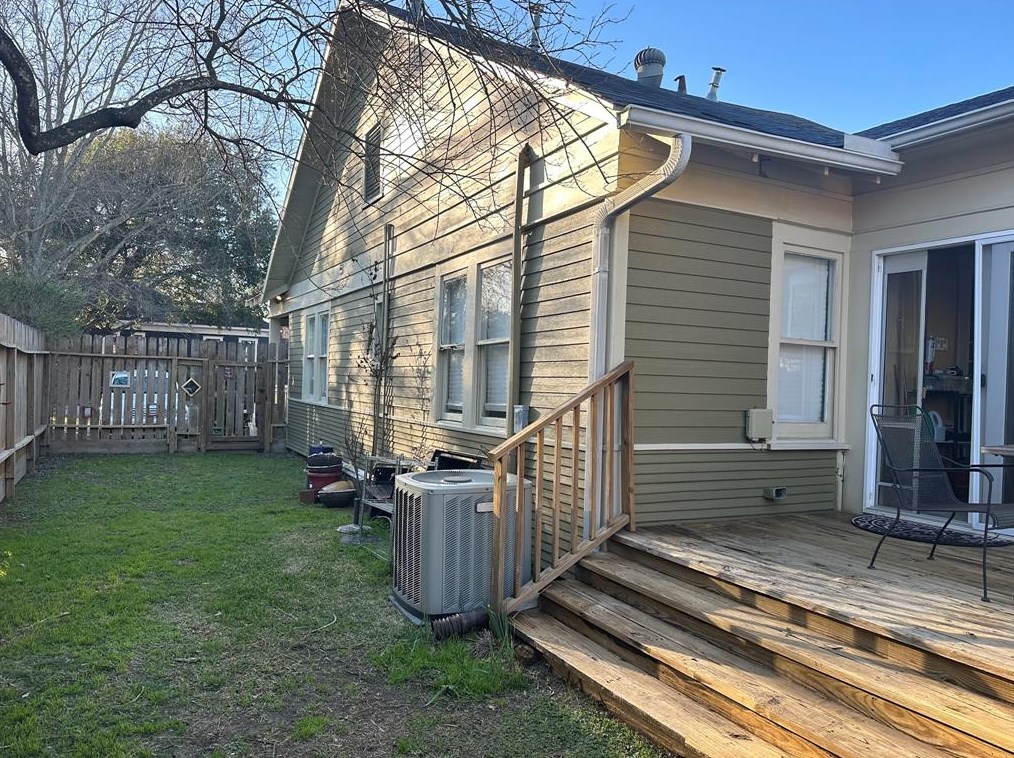 1406 Columbia St, Houston TX  77008-4533 exterior