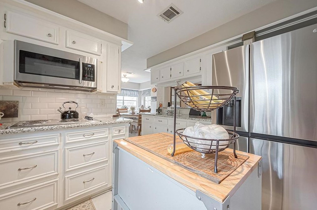 11518 Normont Dr, Houston TX  77070-2958 exterior