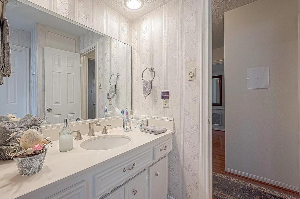 11518 Normont Dr, Houston TX  77070-2958 exterior