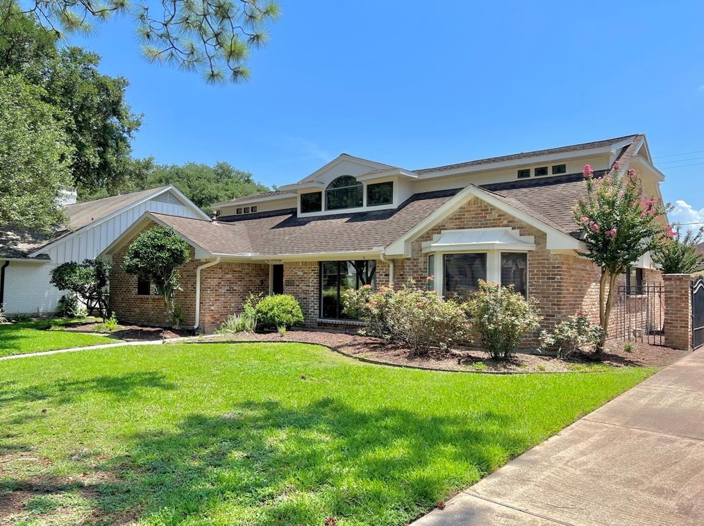 5135 Braesvalley Dr, Houston TX  77096-2609 exterior
