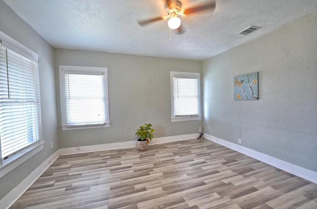 405 Lindale St, Houston TX  77022-5450 exterior