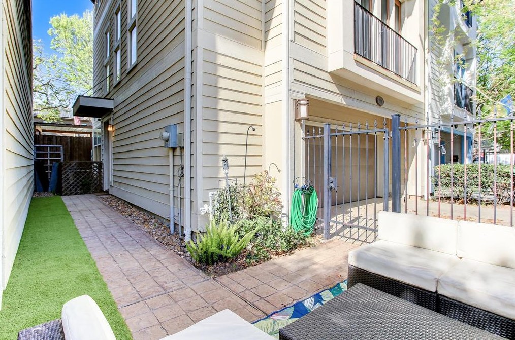 1107 15th St, Houston TX  77008-3813 exterior