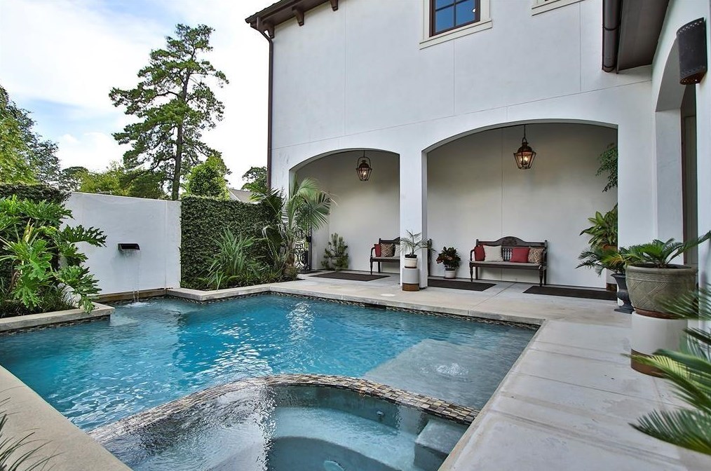 1336 Woodcrest Dr, Houston TX  77018-5254 exterior