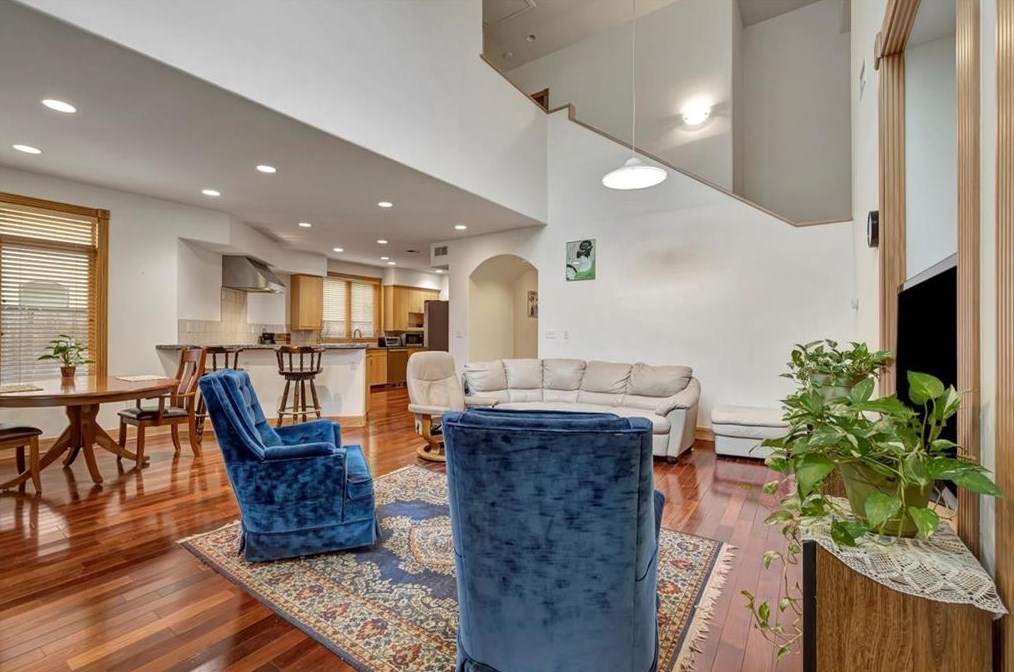 3313 Mcculloch Cir, Houston TX  77056-6216 exterior