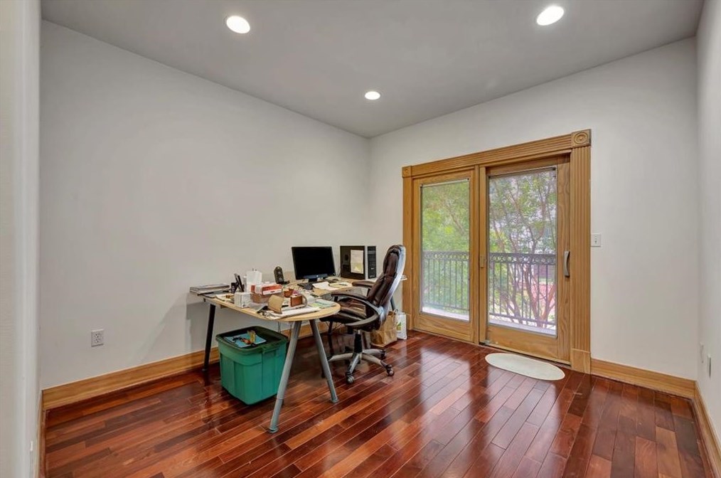 3313 Mcculloch Cir, Houston TX  77056-6216 exterior
