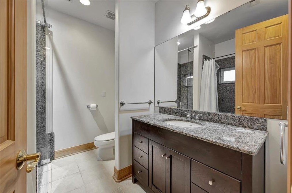 3313 Mcculloch Cir, Houston TX  77056-6216 exterior
