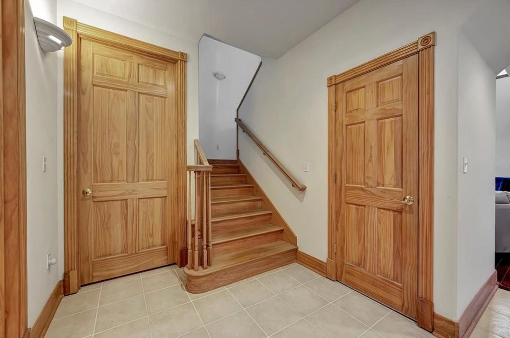3313 Mcculloch Cir, Houston TX  77056-6216 exterior