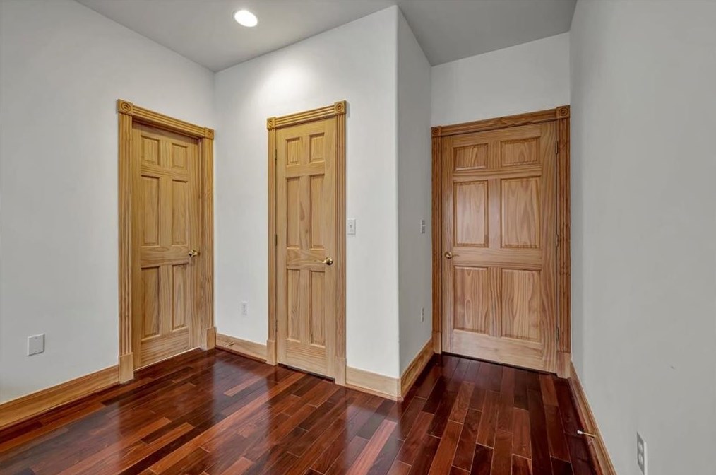 3313 Mcculloch Cir, Houston TX  77056-6216 exterior