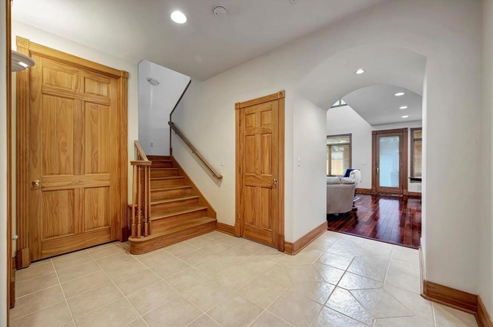 3313 Mcculloch Cir, Houston TX  77056-6216 exterior