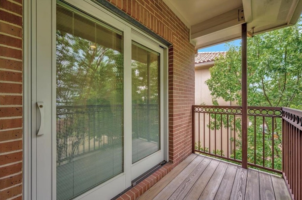 3313 Mcculloch Cir, Houston TX  77056-6216 exterior