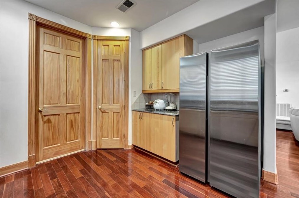 3313 Mcculloch Cir, Houston TX  77056-6216 exterior