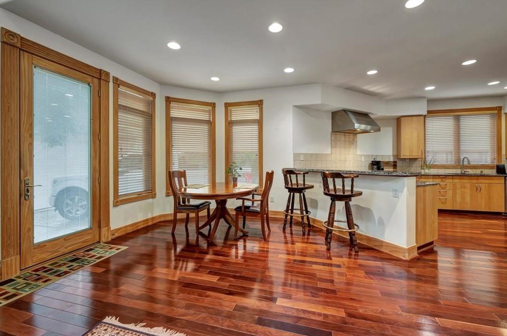 3313 Mcculloch Cir, Houston TX  77056-6216 exterior