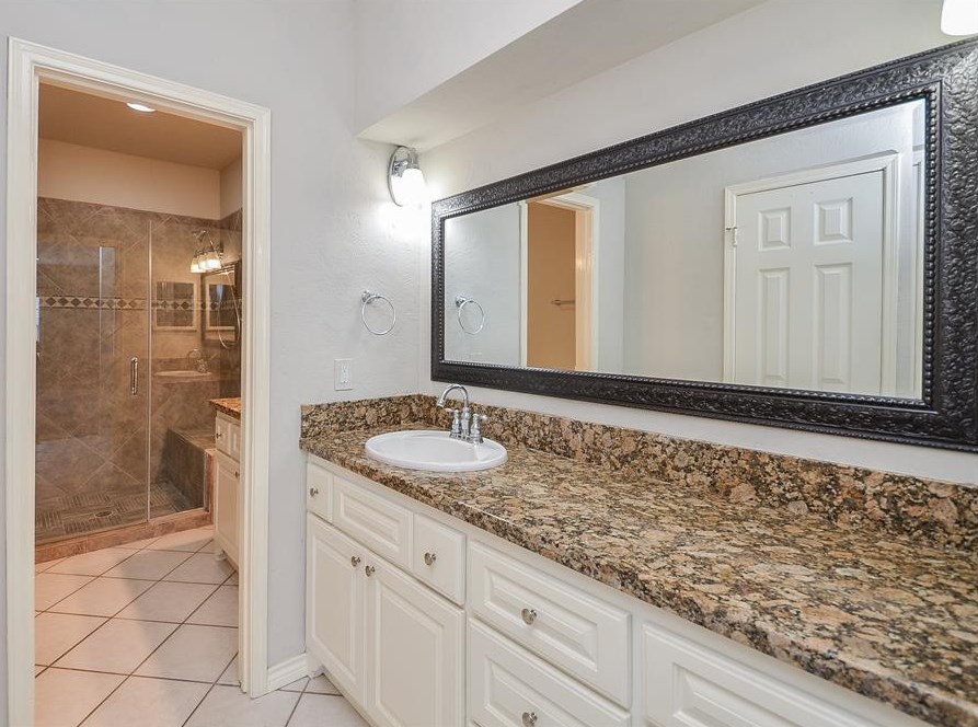 414 Wilcrest Dr, Houston TX  77042-2739 exterior