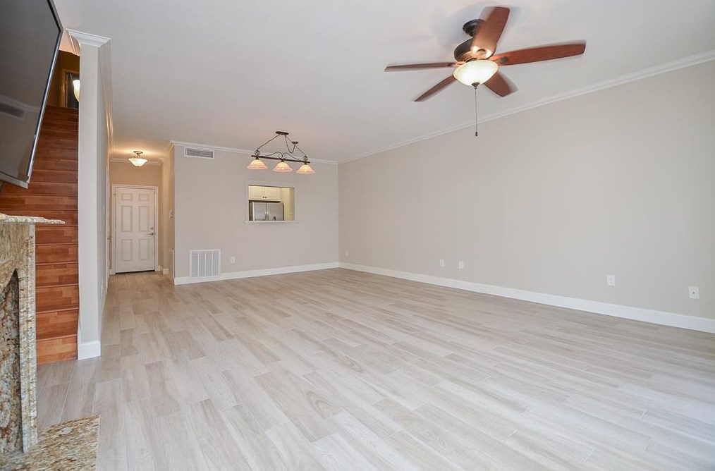 414 Wilcrest Dr, Houston TX  77042-2739 exterior