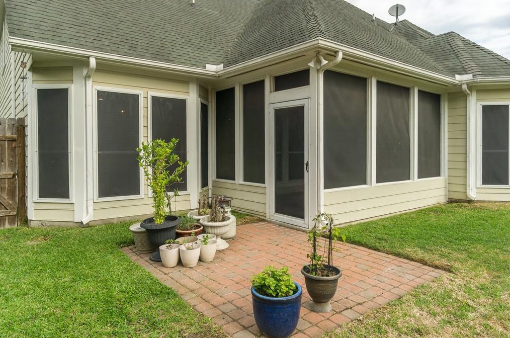 8822 Grn Castle Way, Houston TX 77095-4813 exterior