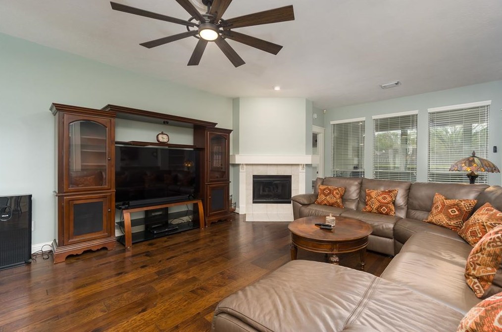 8822 Grn Castle Way, Houston TX 77095-4813 exterior