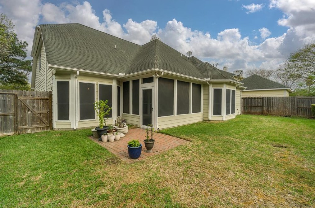 8822 Grn Castle Way, Houston TX 77095-4813 exterior