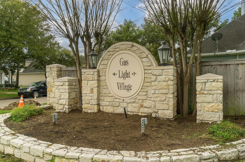 8822 Grn Castle Way, Houston TX 77095-4813 exterior