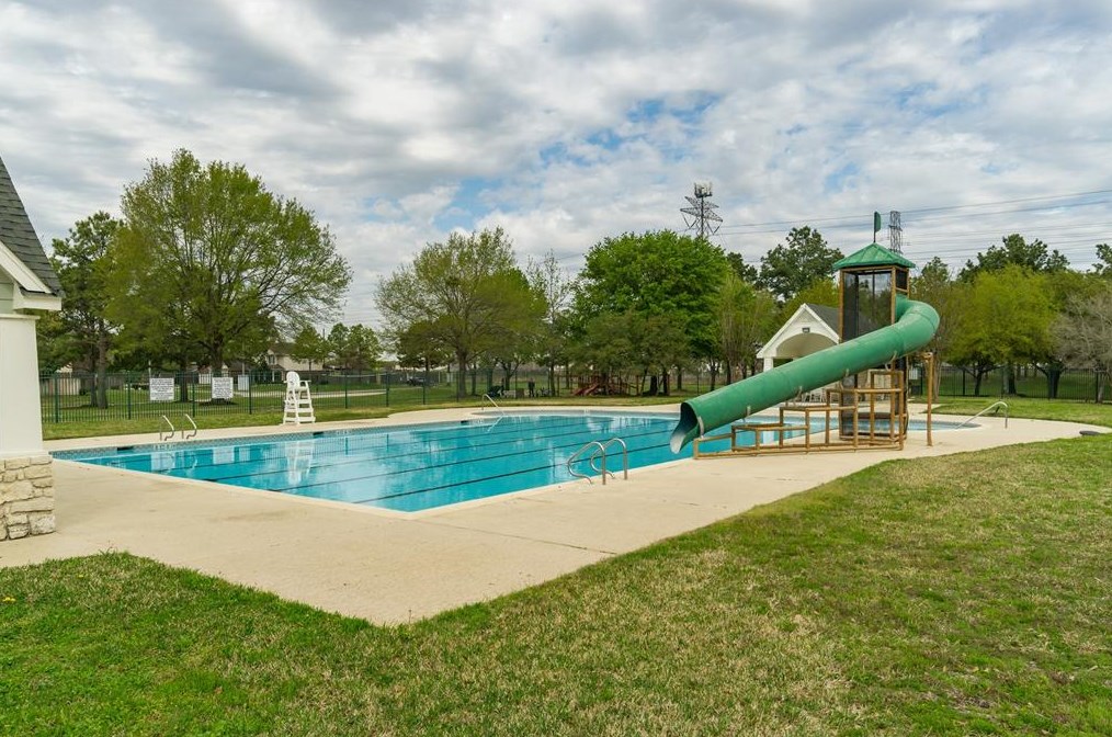 8822 Grn Castle Way, Houston TX 77095-4813 exterior