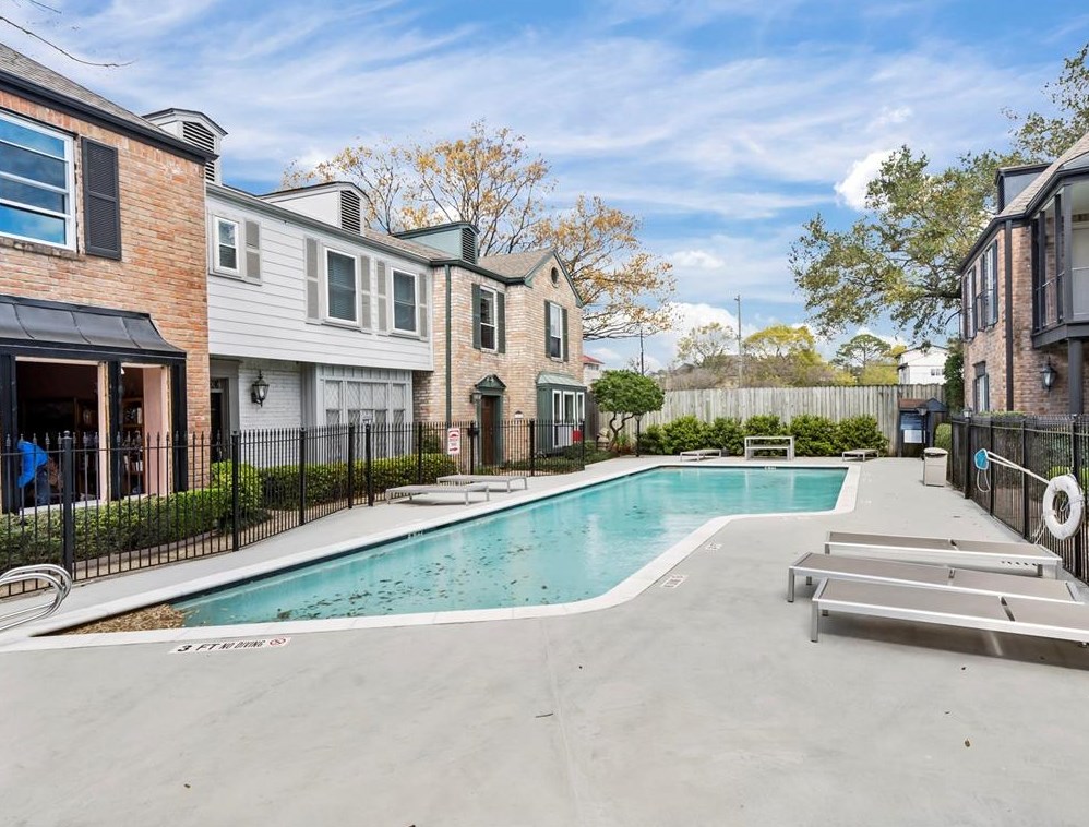 3660 Lake St, Houston TX  77098-5520 exterior