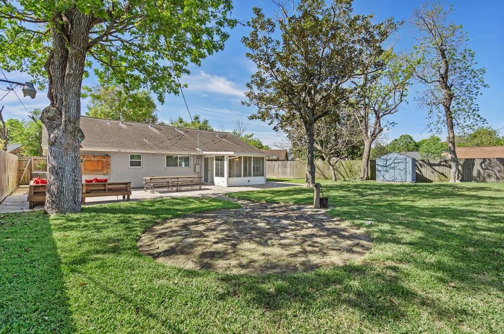 9110 Theysen Dr, Houston TX  77080-3021 exterior