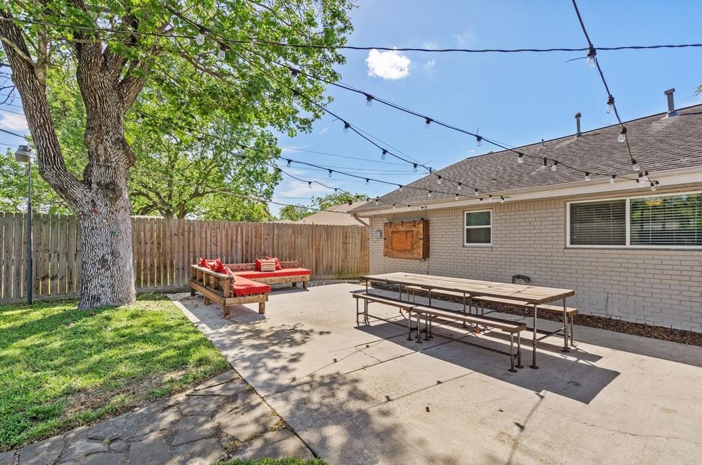 9110 Theysen Dr, Houston TX  77080-3021 exterior