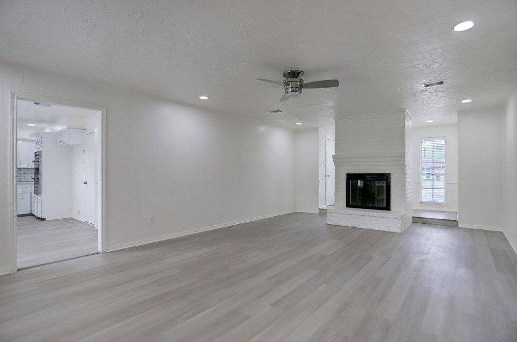 6227 Leaf Arbor Dr, Houston TX  77092-2520 exterior