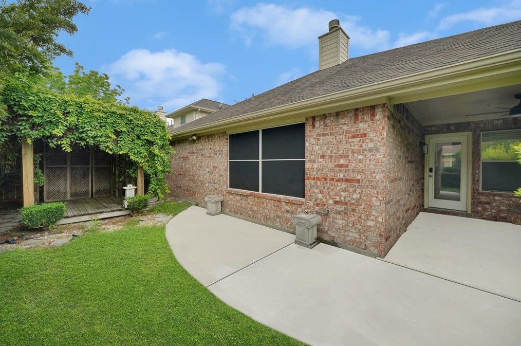 26937 Carriage Mnr Ln, Humble TX 77339-6203 exterior