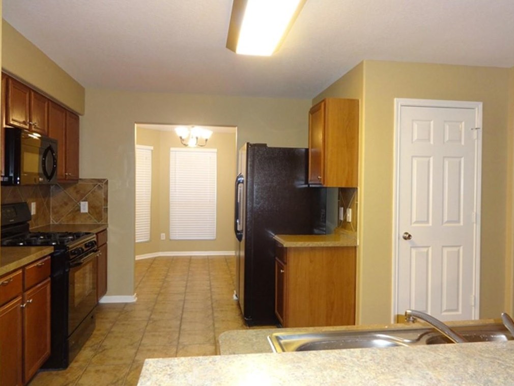 7907 Safflower Dr, Baytown TX  77521-7503 exterior