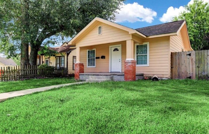 3303 Illinois St, Baytown TX  77520-5921 exterior