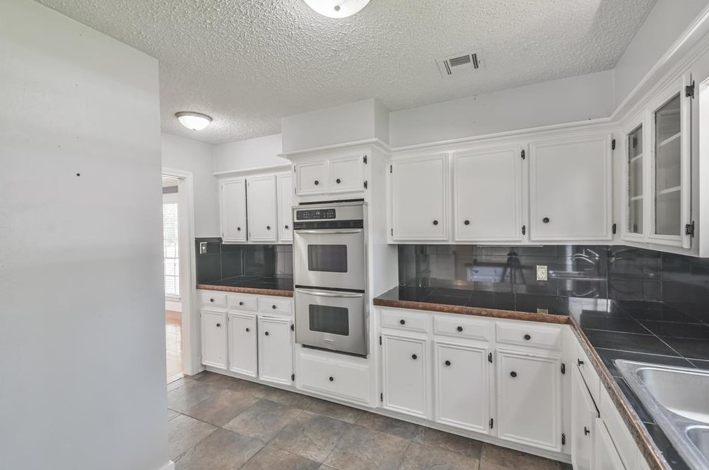 17519 Sugar Pne Dr, Houston TX 77090-2053 exterior