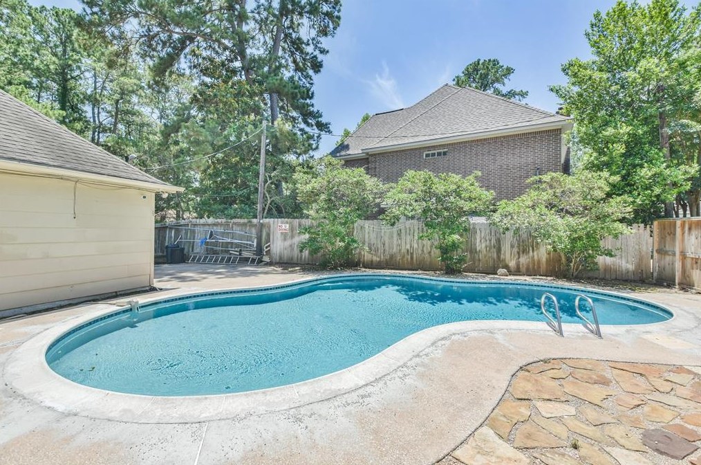 17519 Sugar Pne Dr, Houston TX 77090-2053 exterior