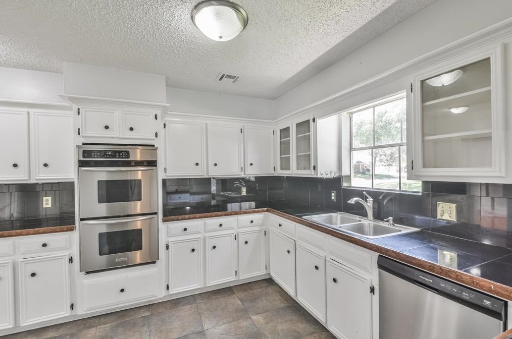 17519 Sugar Pne Dr, Houston TX 77090-2053 exterior