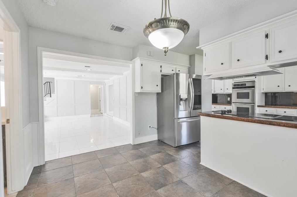 17519 Sugar Pne Dr, Houston TX 77090-2053 exterior